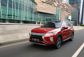 new mitsubishi eclipse cross warna merah